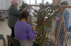 Плетение маскировочных сетей волонтёрским клубом «По зову сердца»
