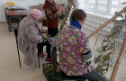 Плетение маскировочных сетей волонтёрским клубом «По зову сердца»