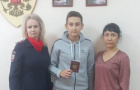Сотрудники полиции восстановили и вручили подростку паспорт Российской Федерации, уничтоженный во время пожара