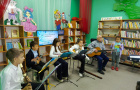 Музыкальный час «Послушай, потрогай, поиграй» прошел в Варненской детской библиотеке.
