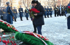 Алексей Текслер принял участие в торжественной церемонии возложения венков и цветов к памятнику «Доблестным сынам Отечества»